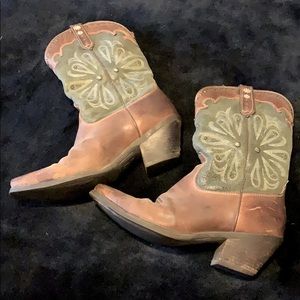 Gently used women’s size 8 Ariat boots, green